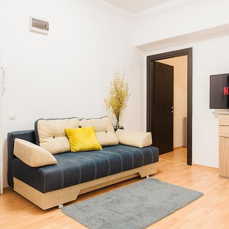 Steps2 Old Town & Metro - The Adventure Apartment Bukares Bagian luar foto
