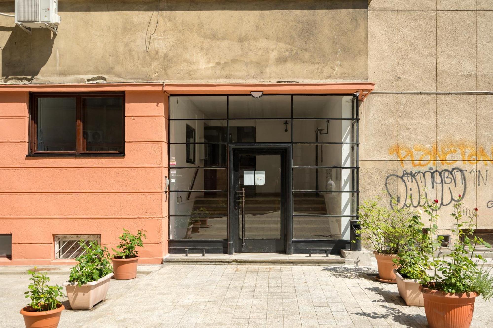 Steps2 Old Town & Metro - The Adventure Apartment Bukares Bagian luar foto