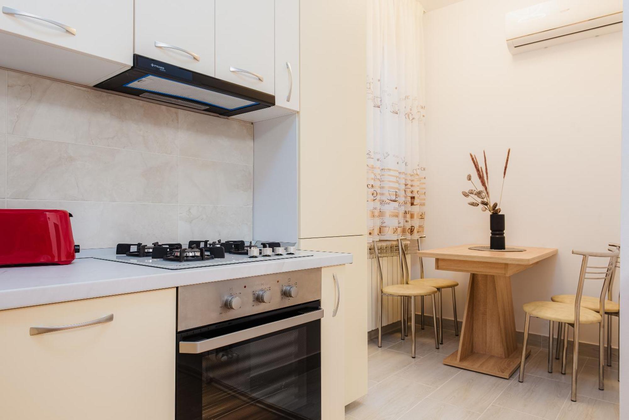 Steps2 Old Town & Metro - The Adventure Apartment Bukares Bagian luar foto