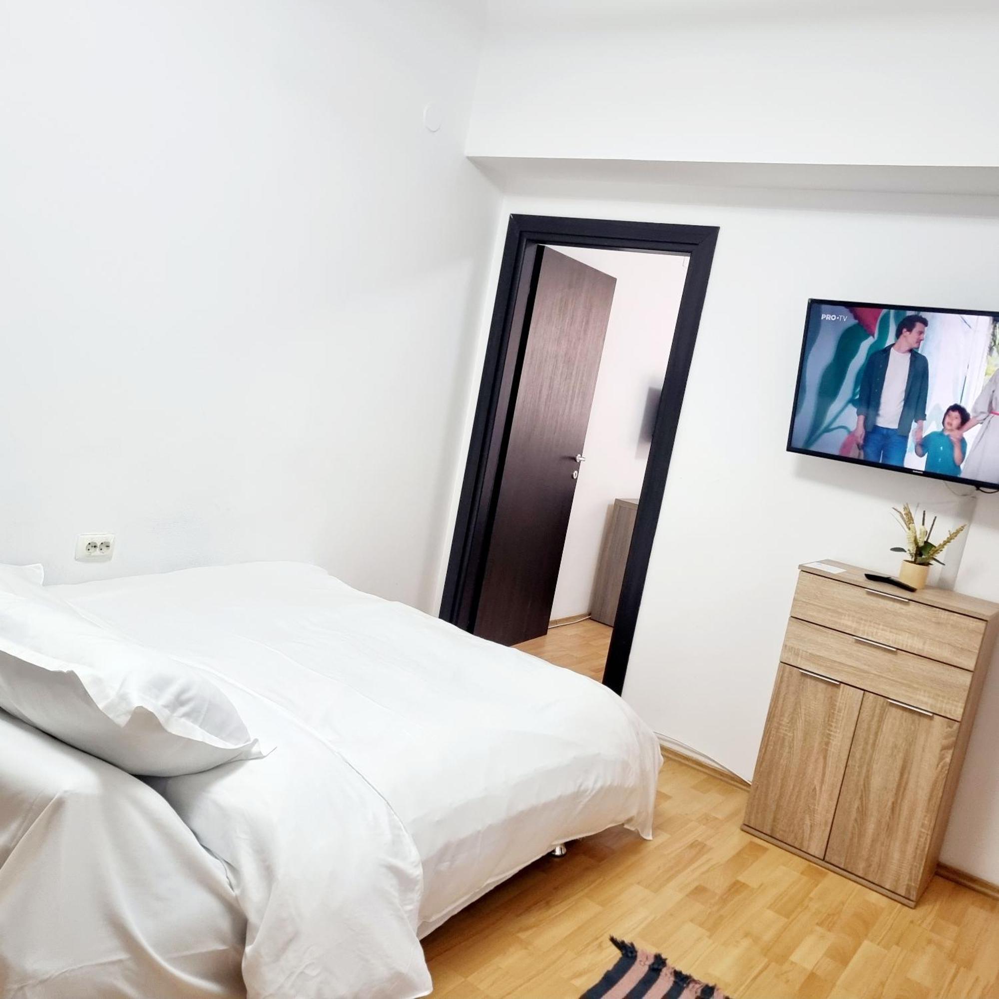 Steps2 Old Town & Metro - The Adventure Apartment Bukares Bagian luar foto
