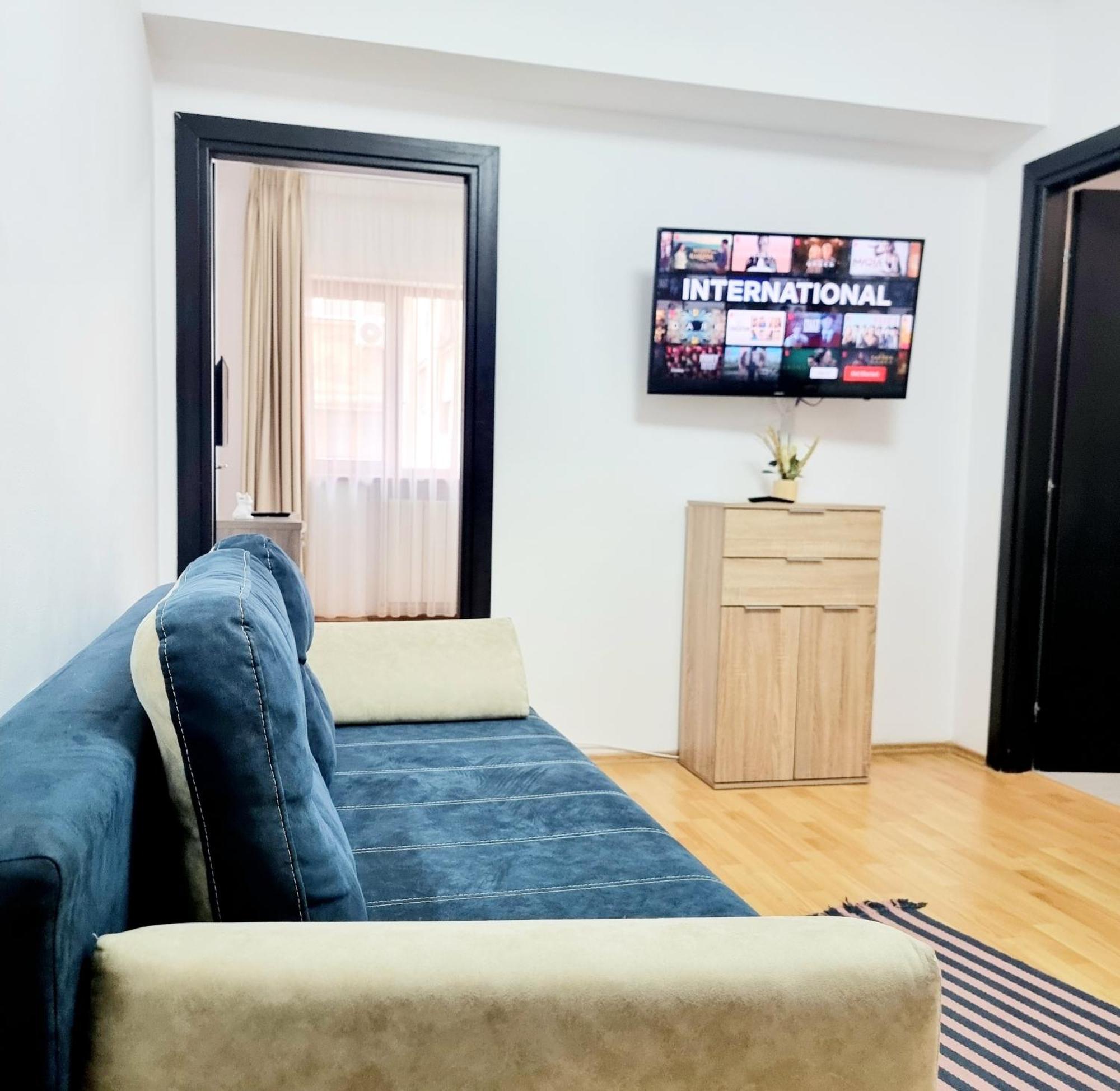 Steps2 Old Town & Metro - The Adventure Apartment Bukares Bagian luar foto