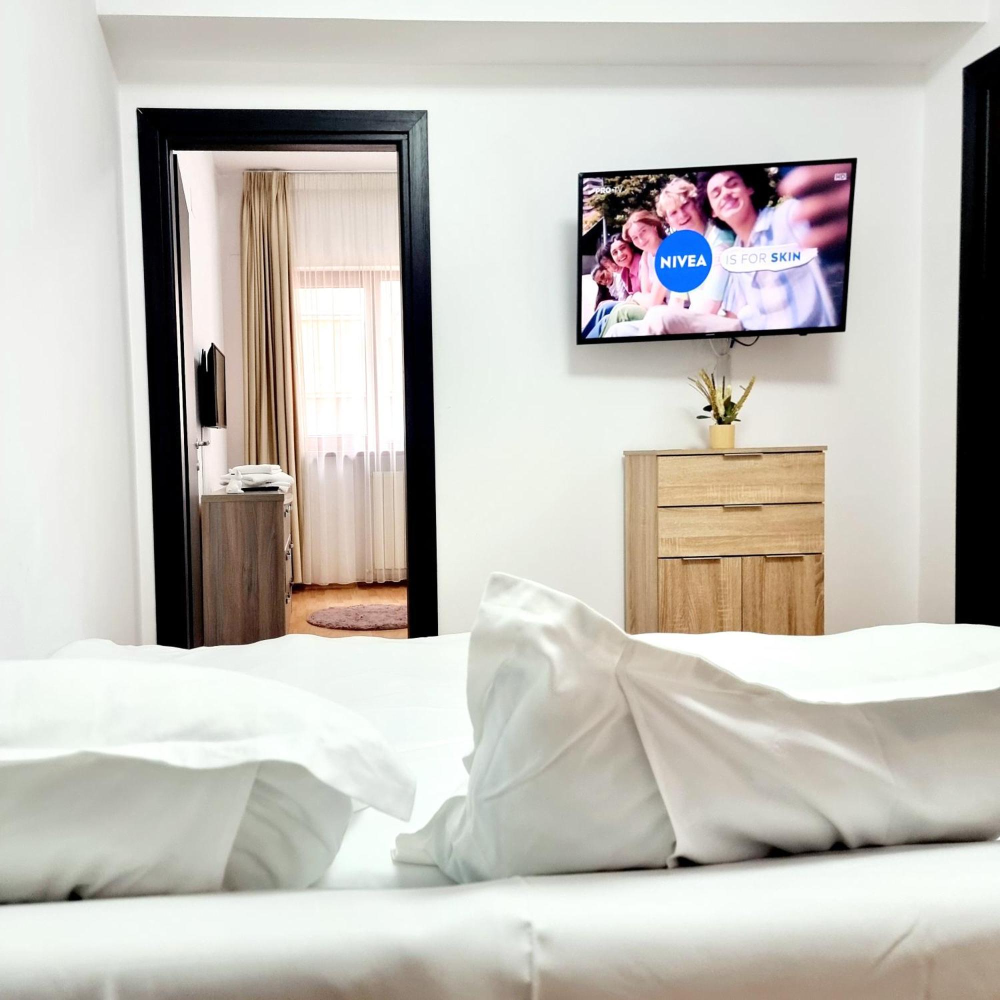 Steps2 Old Town & Metro - The Adventure Apartment Bukares Bagian luar foto