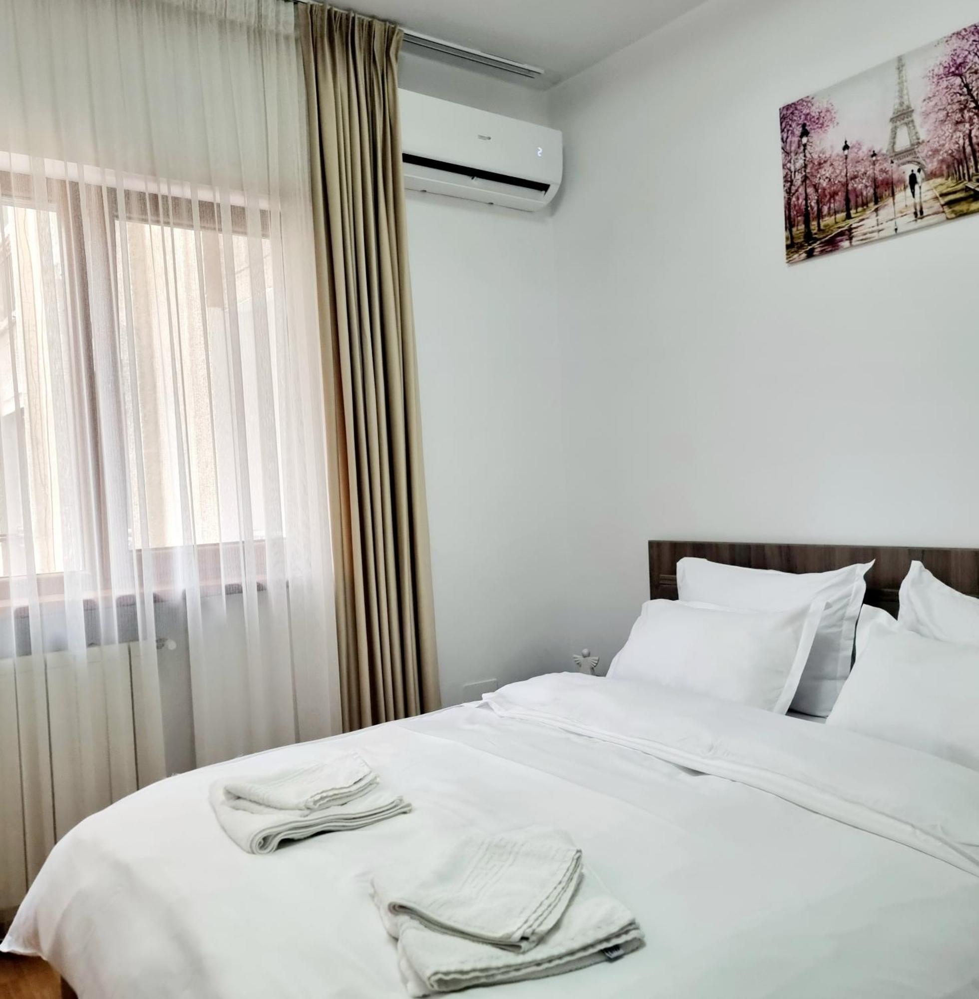 Steps2 Old Town & Metro - The Adventure Apartment Bukares Bagian luar foto