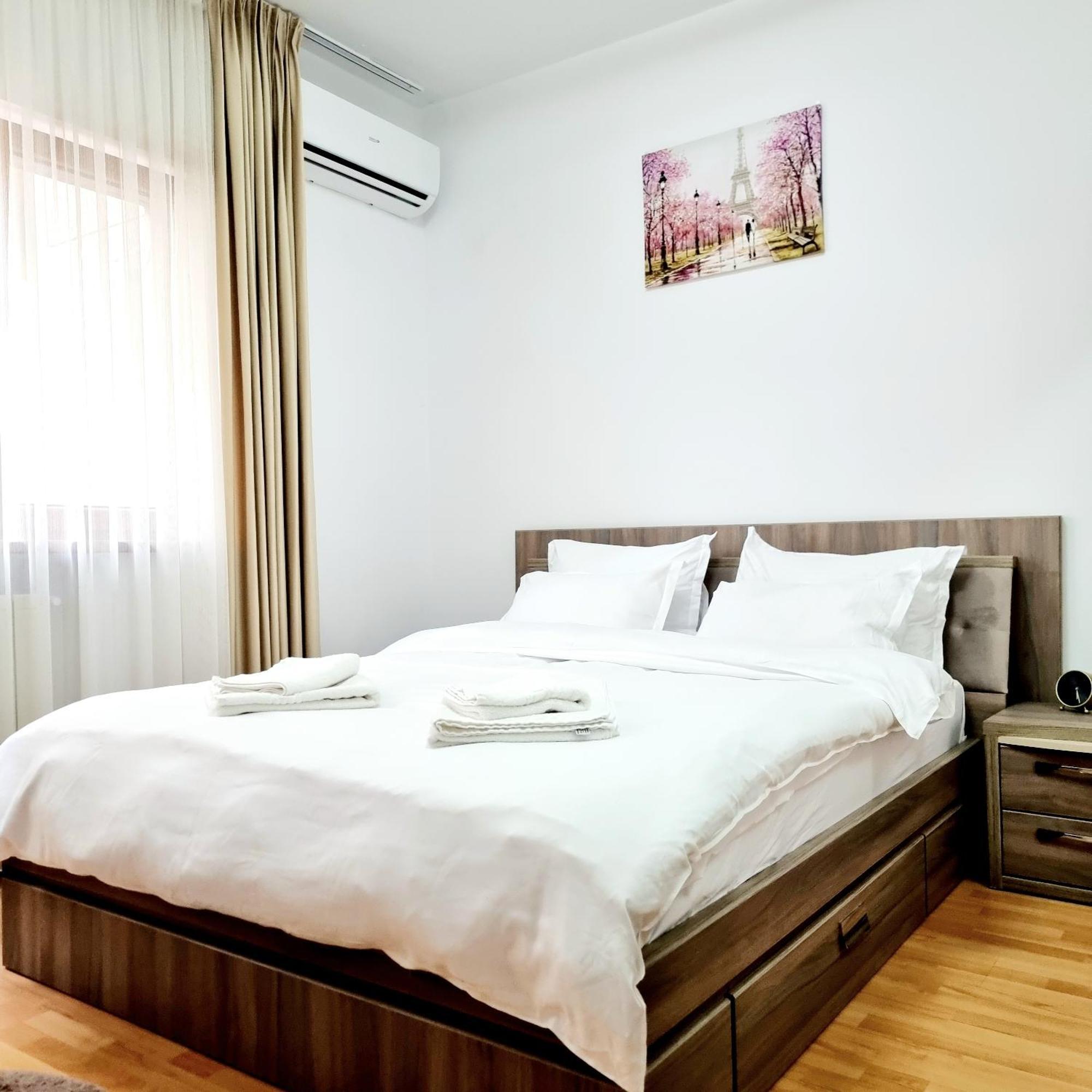 Steps2 Old Town & Metro - The Adventure Apartment Bukares Bagian luar foto