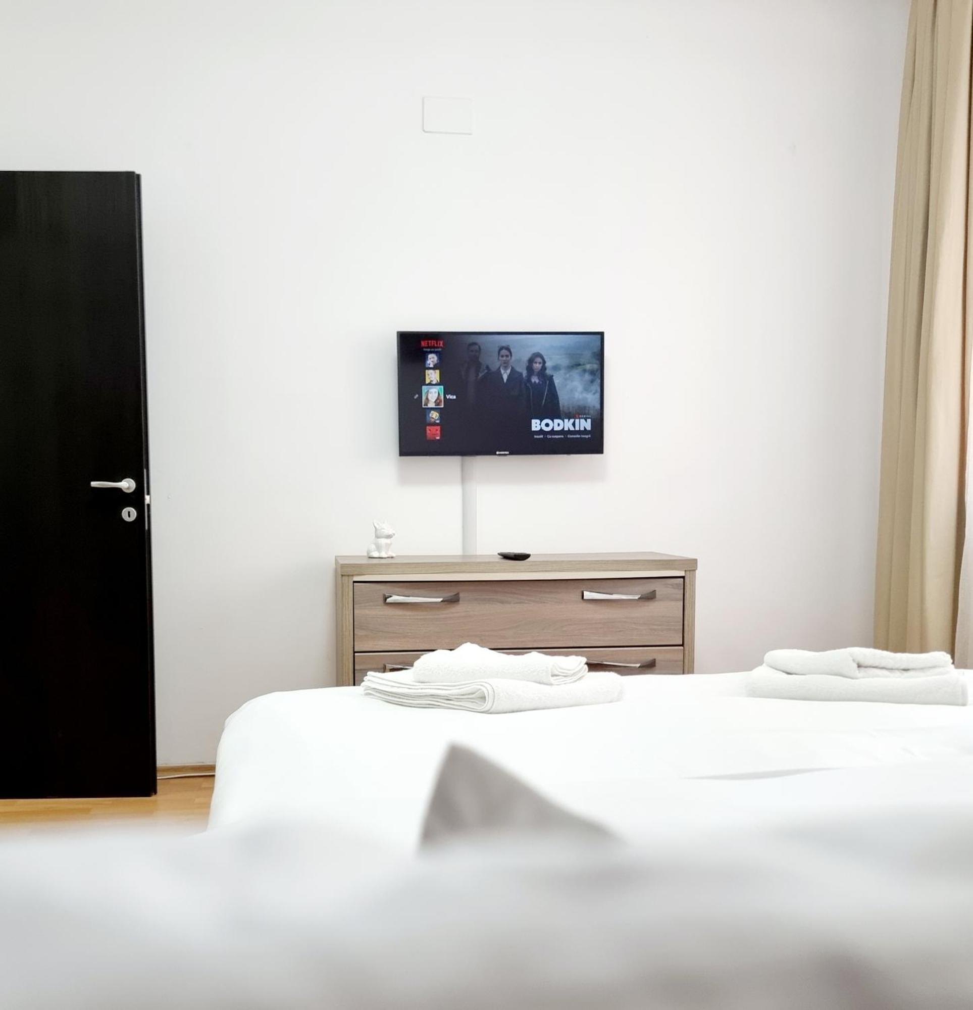 Steps2 Old Town & Metro - The Adventure Apartment Bukares Bagian luar foto