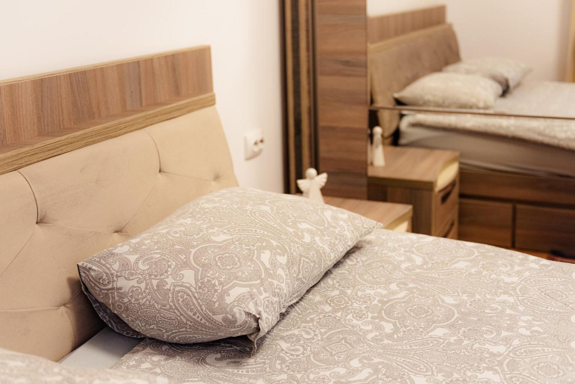 Steps2 Old Town & Metro - The Adventure Apartment Bukares Bagian luar foto